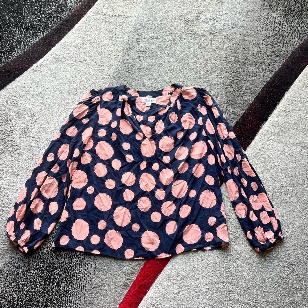 Velvet By Graham & Spencer Navy Coral Polka Dot V Neck Top